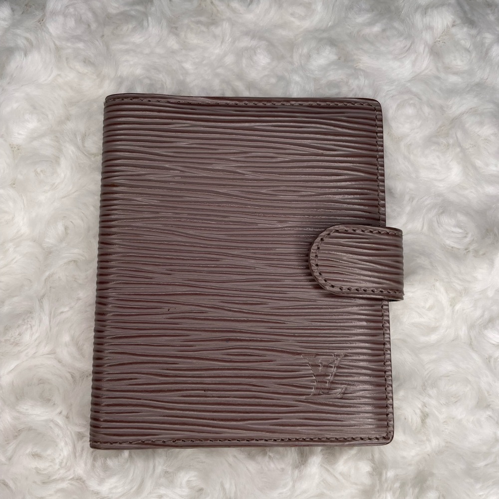 Louis Vuitton Lilac mini agenda 💜